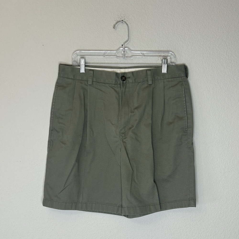 LL Bean Natural Fit Double L Pleated Olive Green Chino Shorts Size 33 Men's 8"